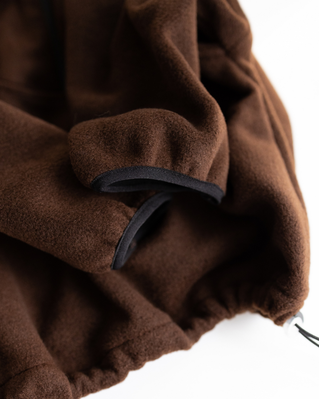 Elastic sleeve cuffs of fleece pullover for kids