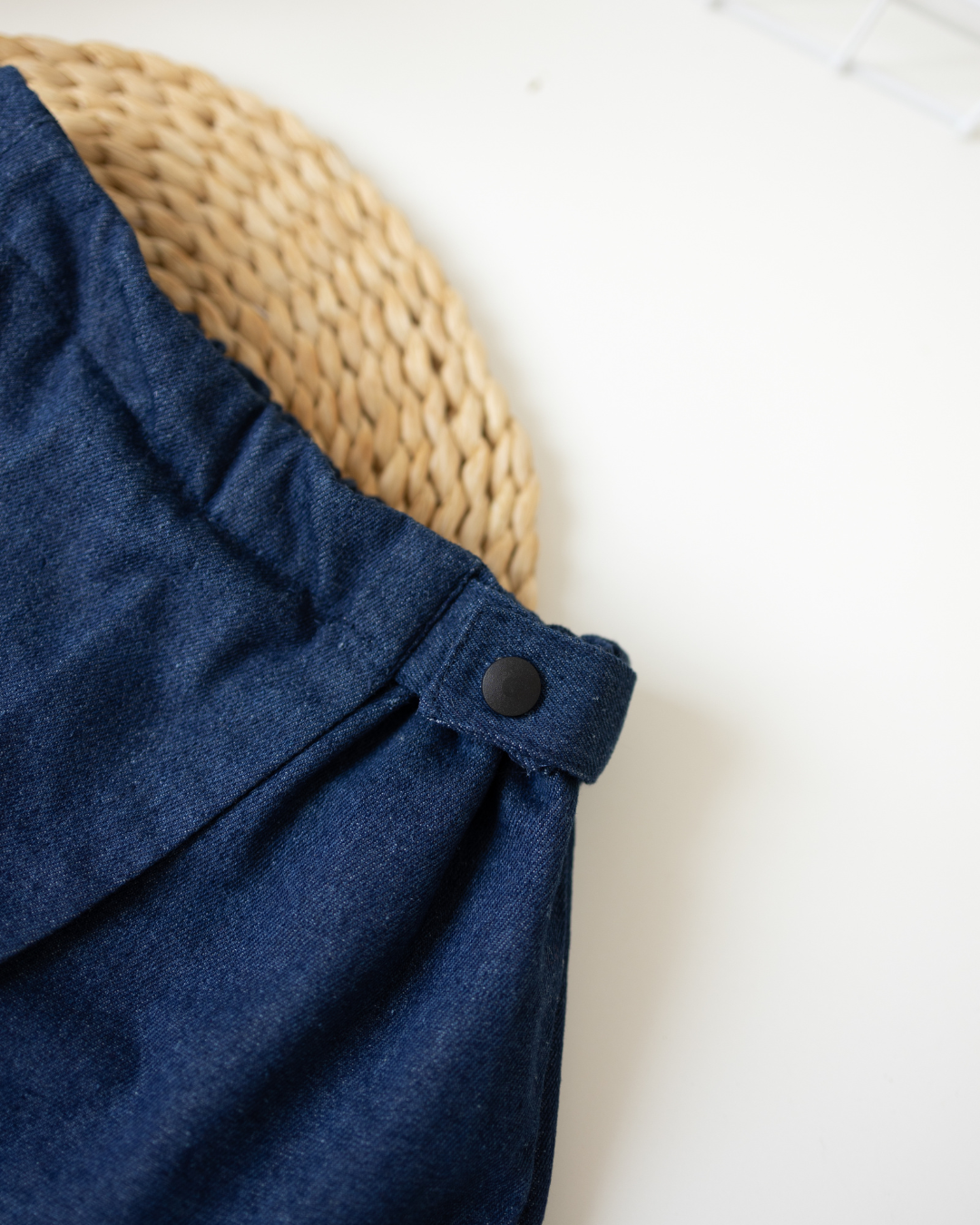 Detail of button fastening on denim skort for girls - Alwair Kids

