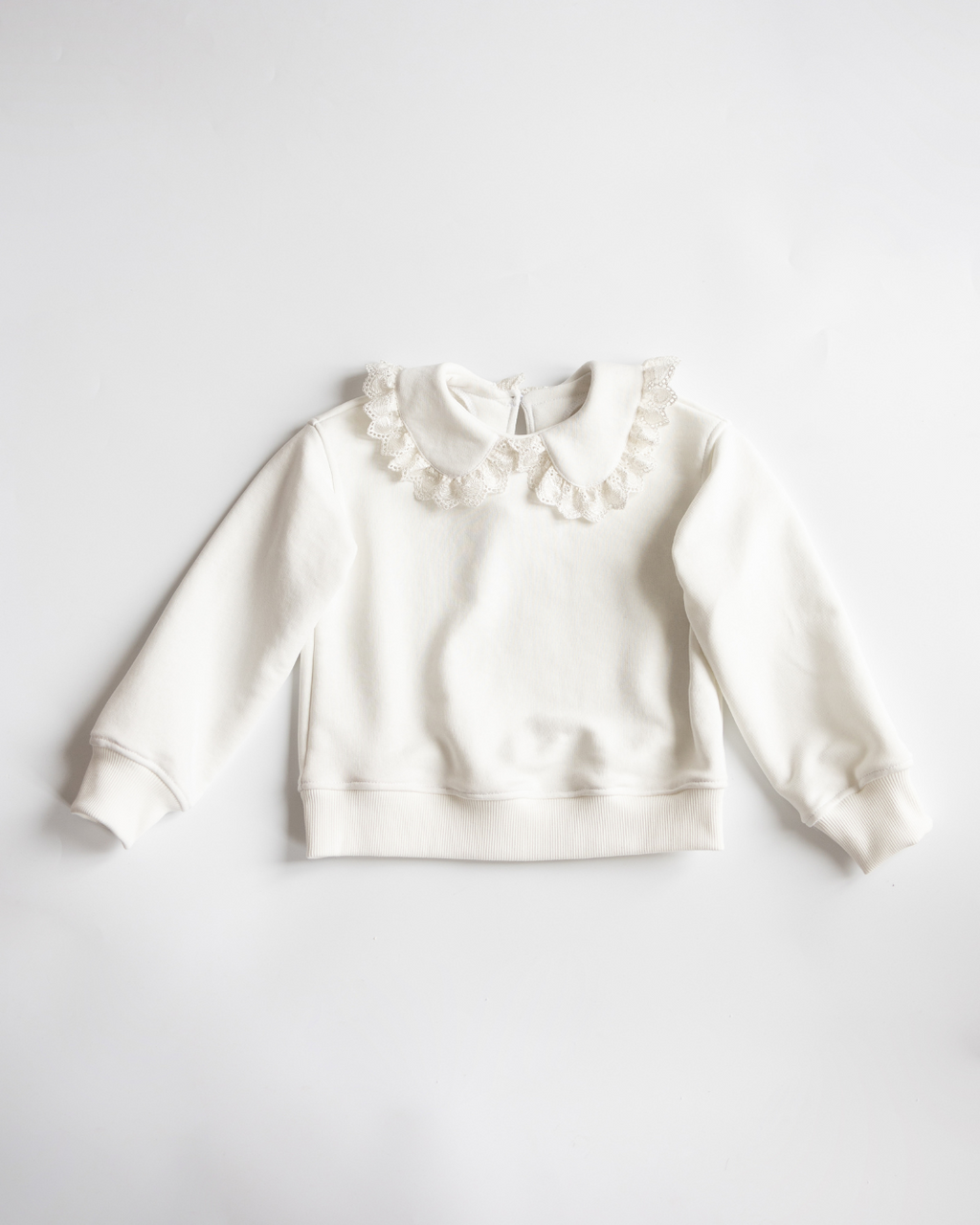 White girls’ sweatshirt with lace-trim collar – front view