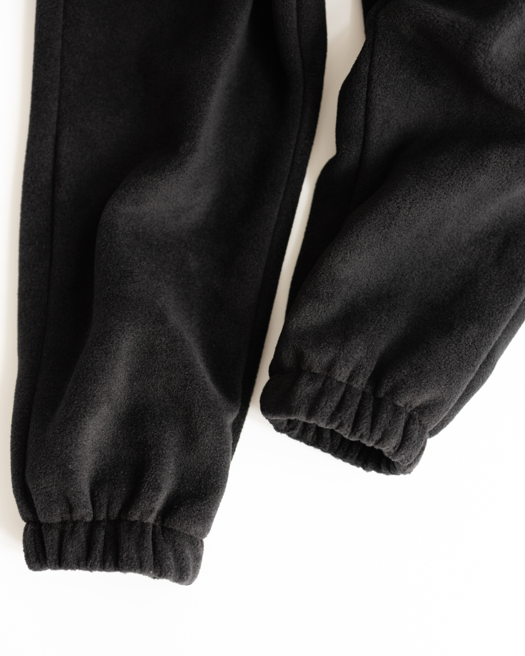 Bottom cuff details of kids fleece pants with elastic hem by Alwair Kids