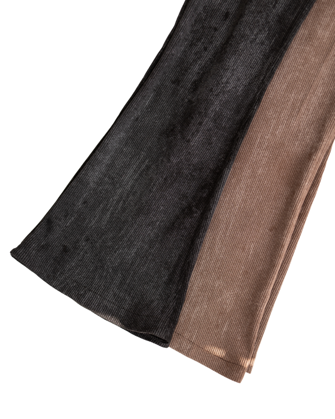 Flared hem detail of ribbed cotton girls leggings by Alwair Kids