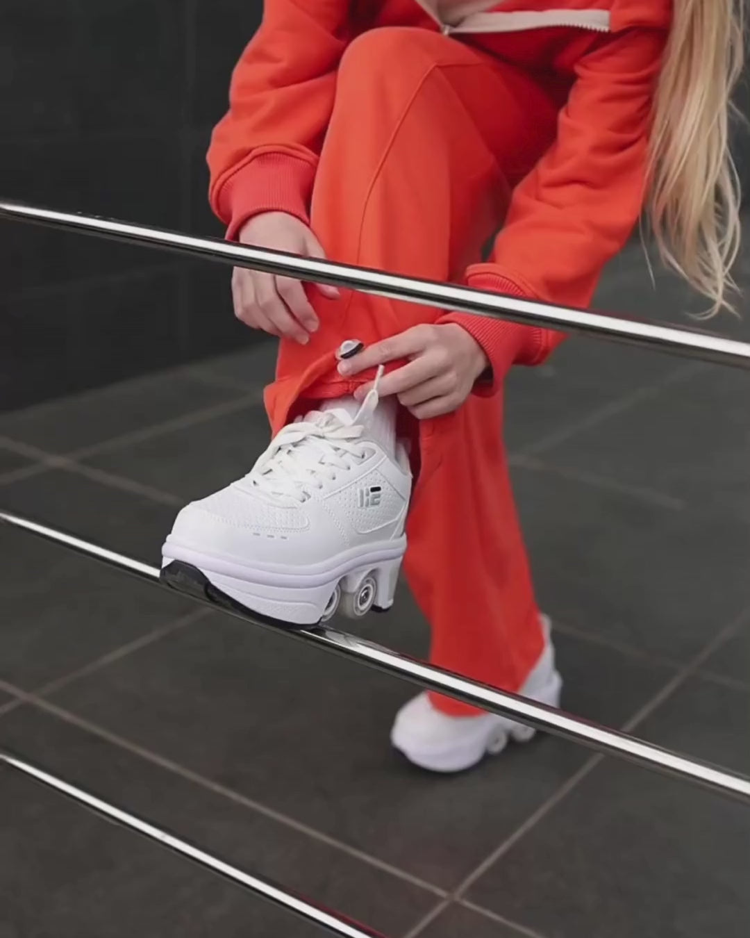 Video of girl wearing orange oversize pants Alwair Kids in motion