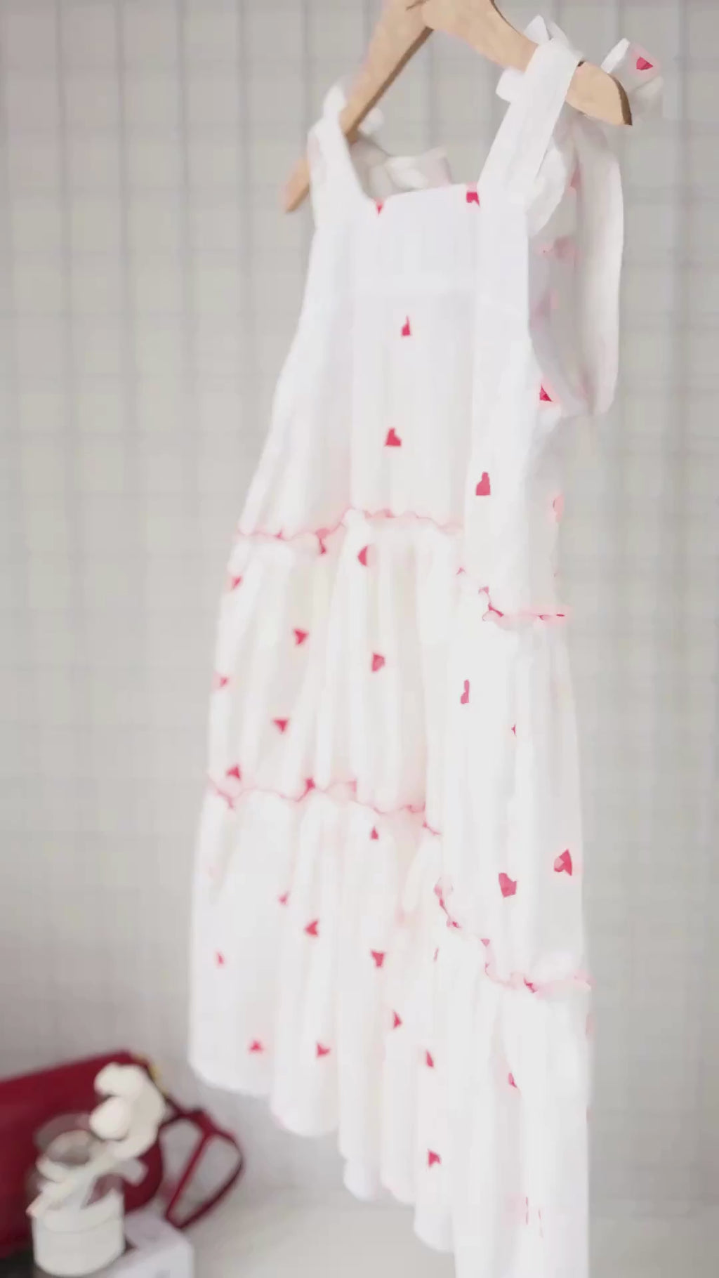 Girl in a cotton sundress by Alwair Kids – tie-shoulder straps and layered skirt in breathable poplin, perfect for summer adventures