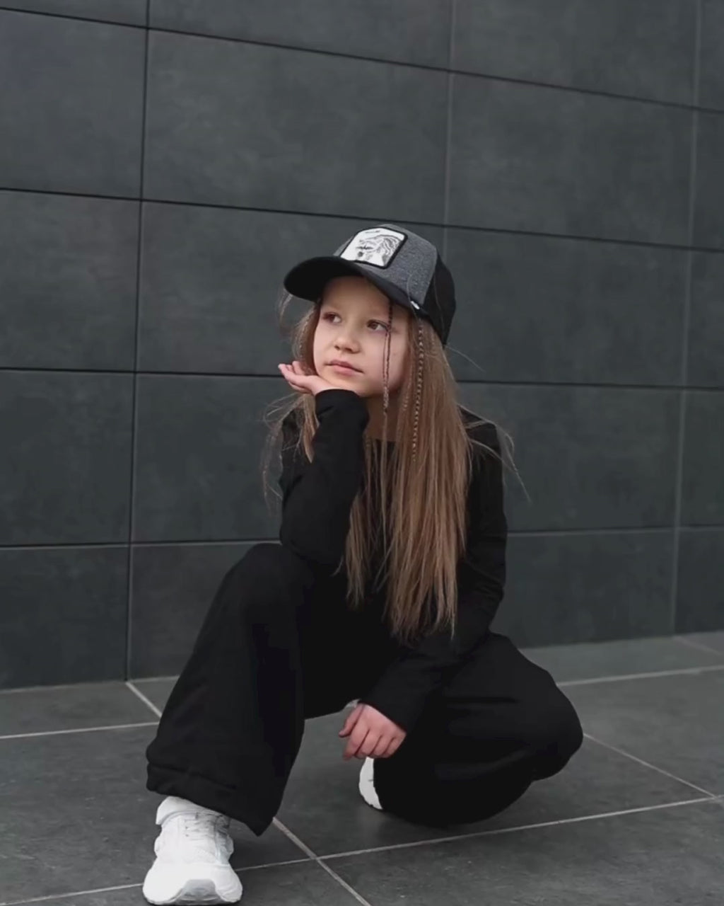 Video of Alwair Kids Dolce Bambina tracksuit set worn by model in motion